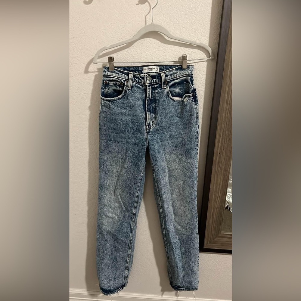Abercrombie The 90’s Straight Ultra High Rise size 25